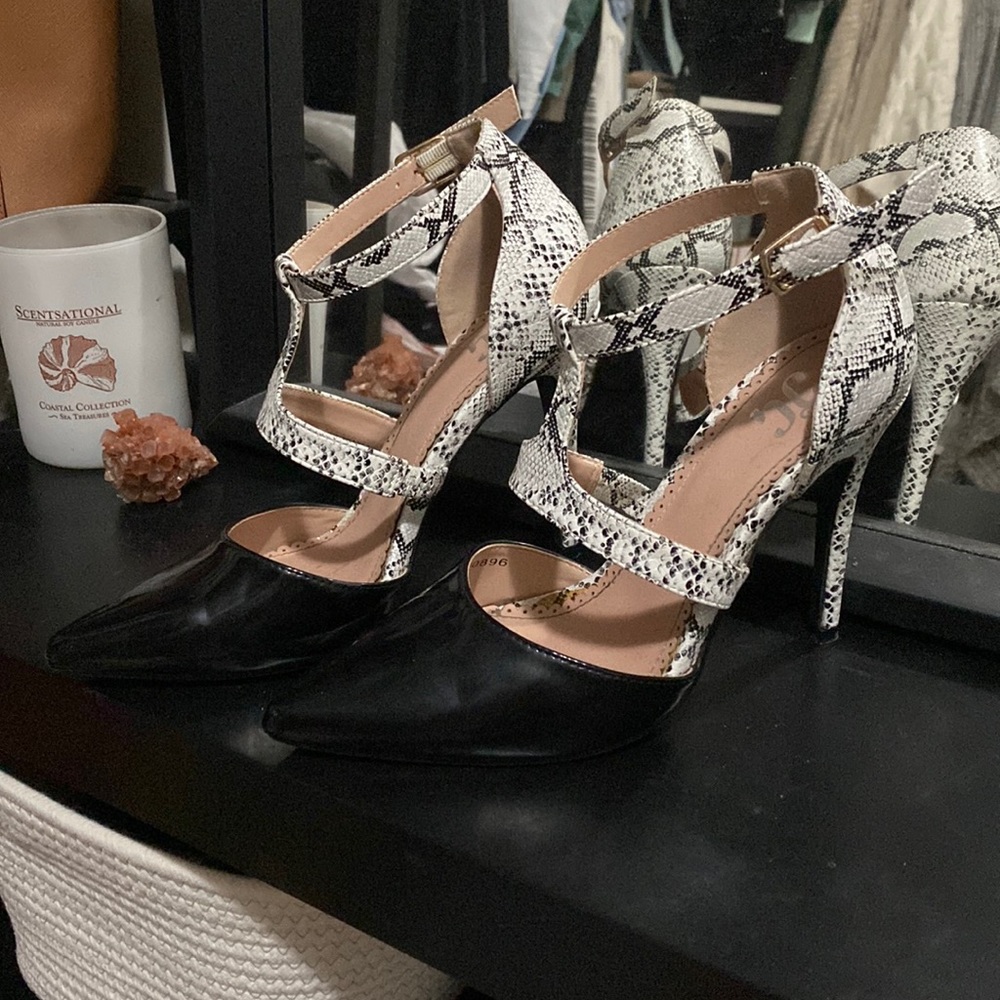 Black and white pointed toe snakeskin heel
